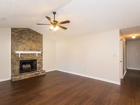 3rd image of 470 Rosehill Dr