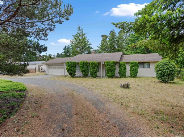 1015 N 8th St, Lakeside, OR 97449