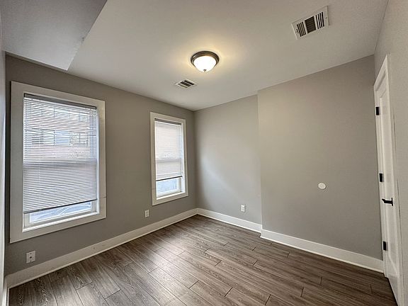 5th image of 26 Yale Ave #27E