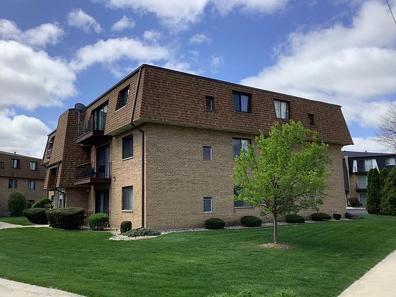 2nd image of 4917 W 109th St APT 103