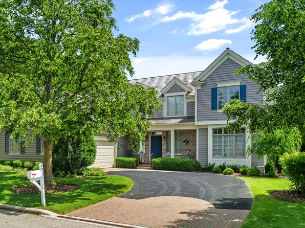 673 S Bristol Ct, Lake Forest, IL 60045