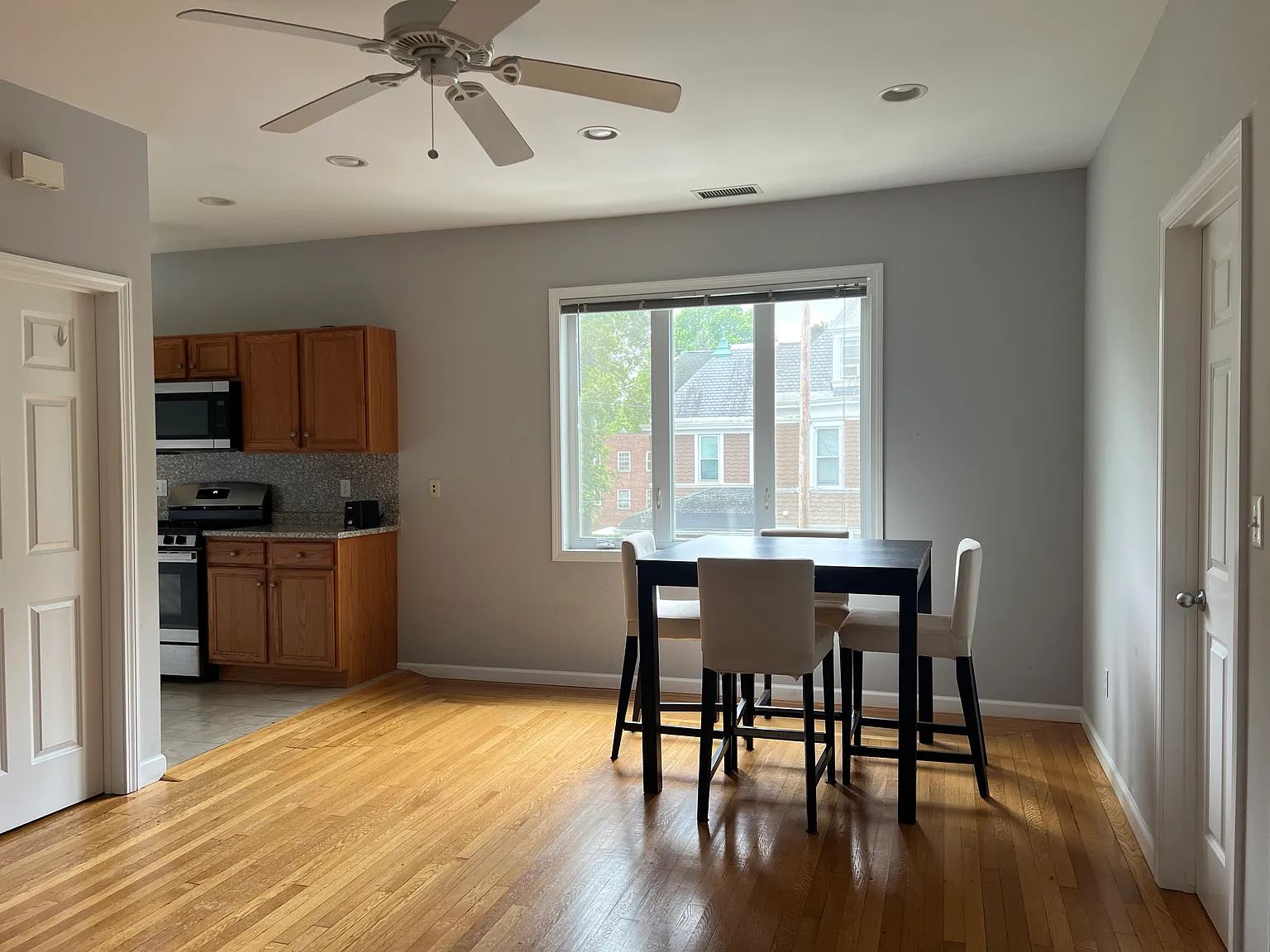 3 bed, 1200 sqft, $2,800 — Photo 4