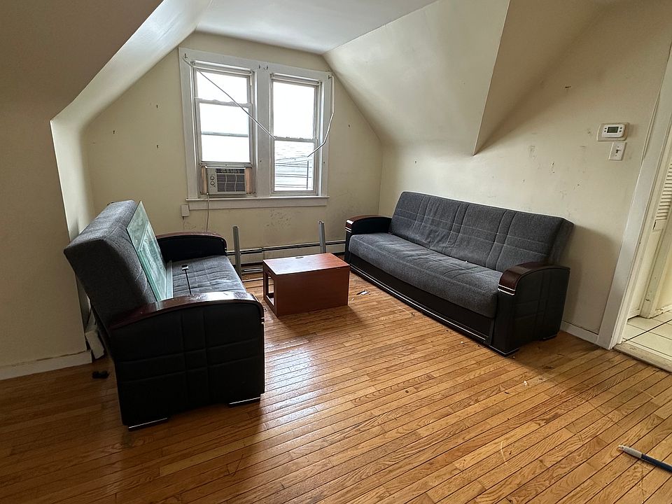 1st image of 37 W 48th St Floor 3
