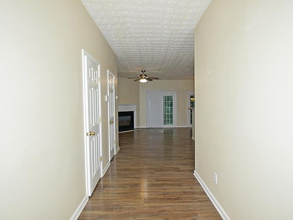 3rd image of 453 Lantern Wood Dr