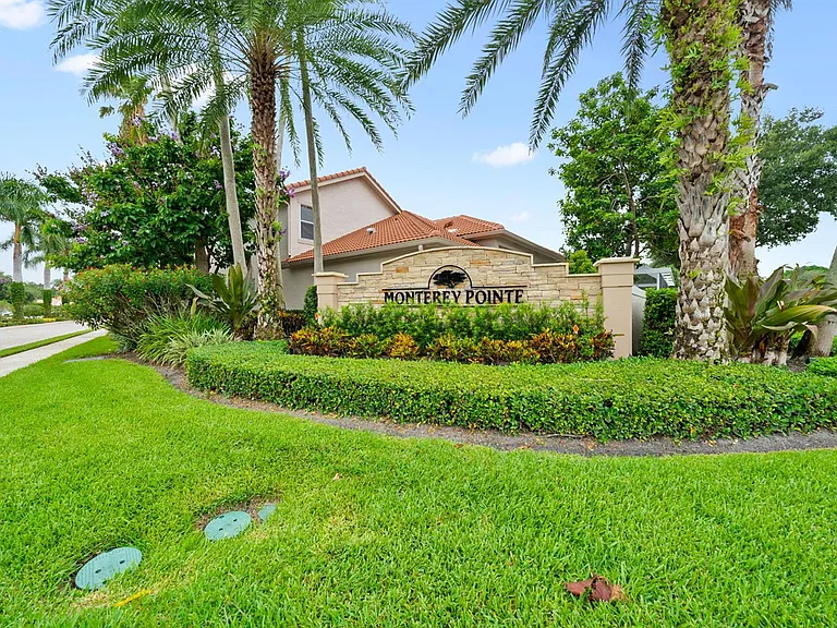 33 Monterey Pointe Dr — Photo 30