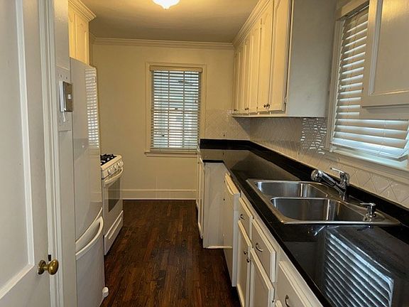 4th image of 3600 Southwood Ave