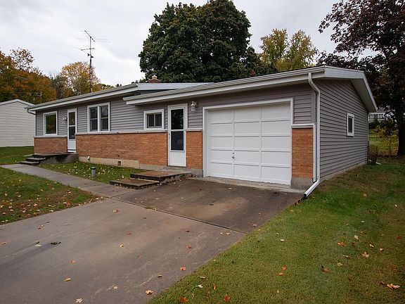 3rd image of 124 Manor Dr