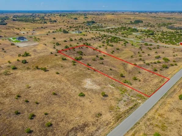 514 Hollow Dr, Bluff Dale, TX 76433