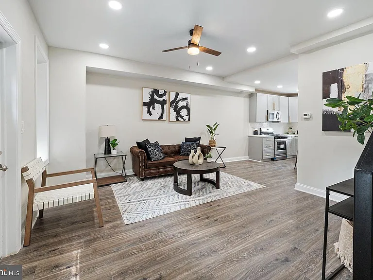 202 Adams St NE — Photo 23
