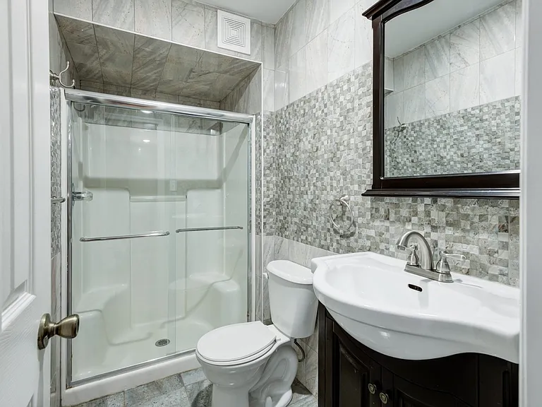 Seaview Apartments — Photo 6