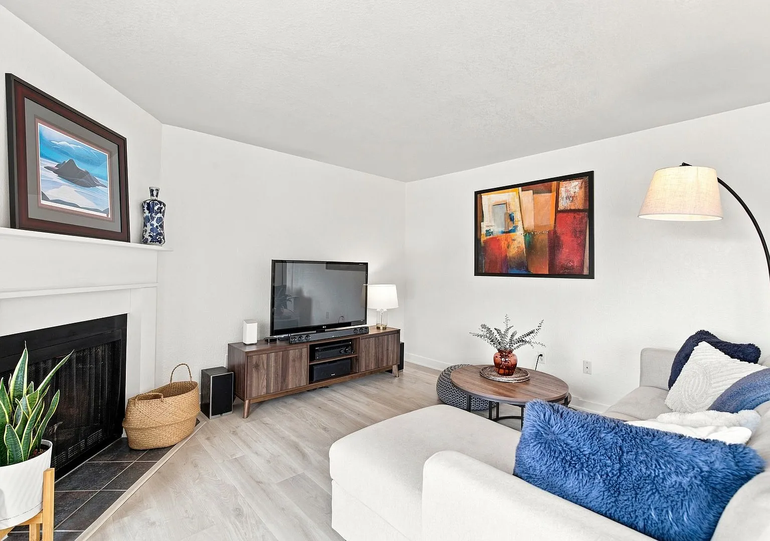 2Bd/1Ba Kirkland Condo — Photo 4