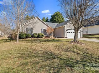 28 Sand Pebble Ct, Fletcher, NC 28732