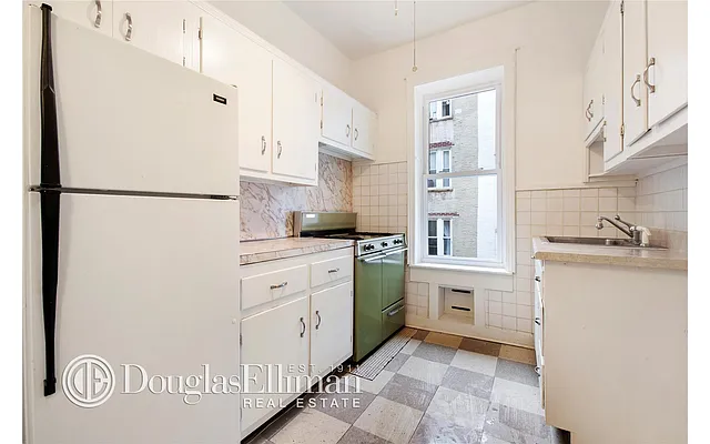 Sold by Douglas Elliman | media 27