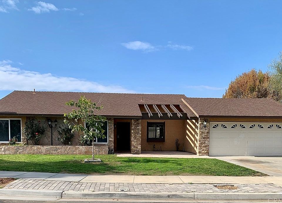 1st image of 849 Sunflower St