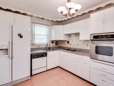 1325 Robin Rd, Baltimore, MD, 21208