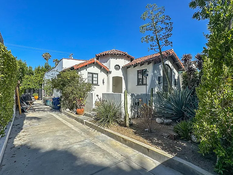 345 Westbourne Dr — Photo 34