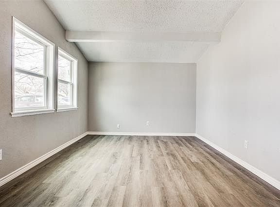 5th image of 114 E Vista Dr