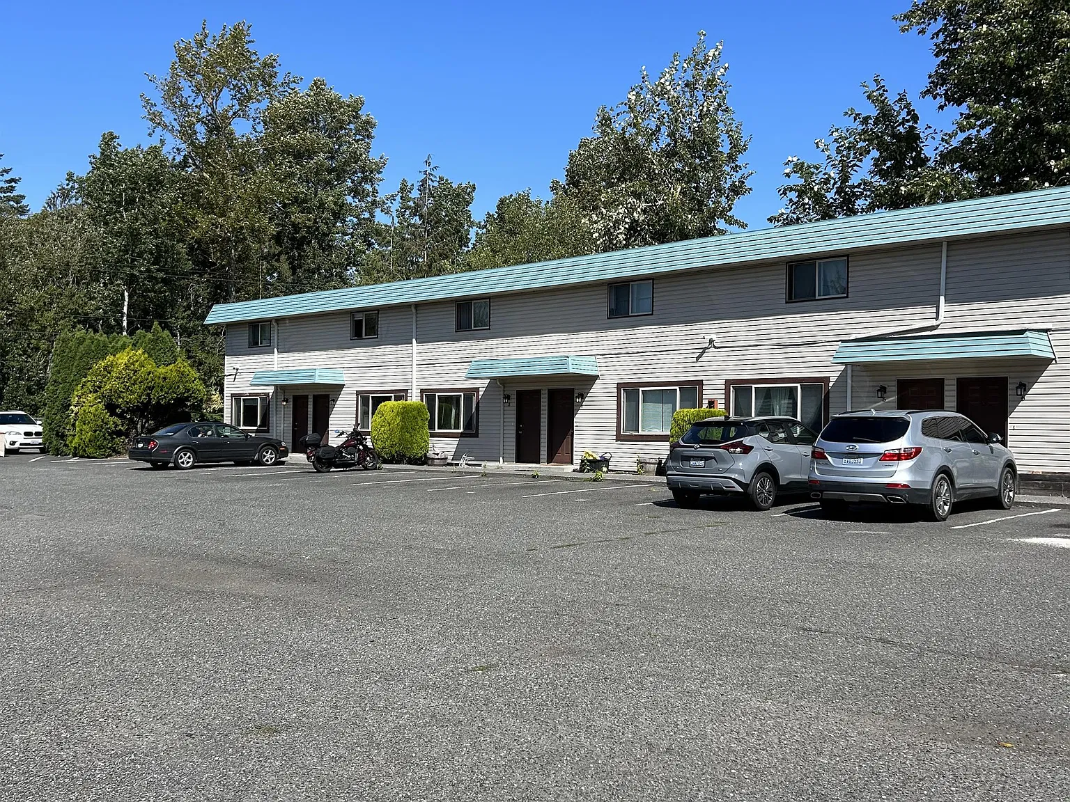 3437 Redwood Ave — Photo 1