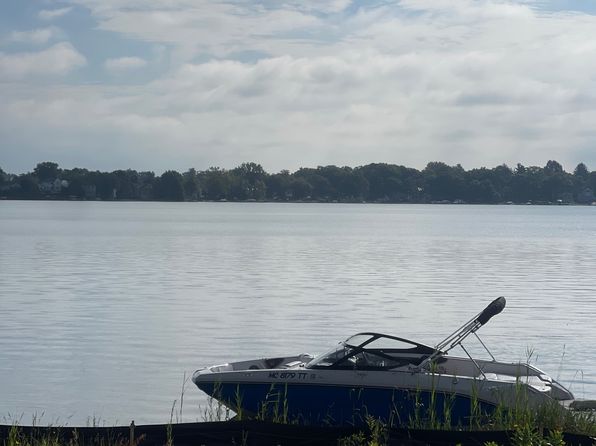 1517 Kessler Ave, Keego Harbor, MI 48320