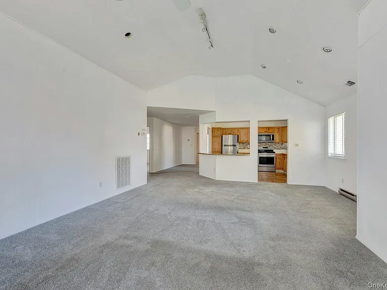 367 Seabreeze Ct — Photo 11