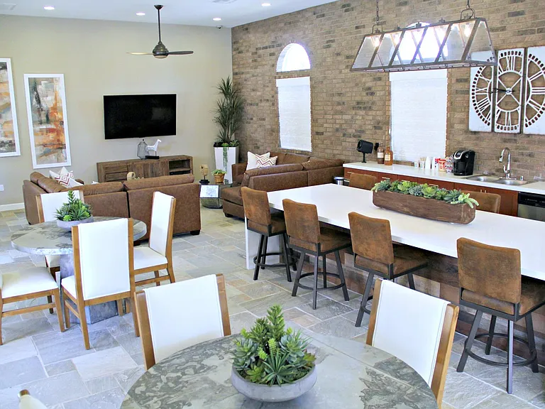 Paloma Apartment Homes — Photo 25