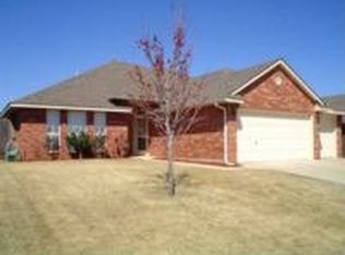 905 SW 38th St, Moore, OK 73160