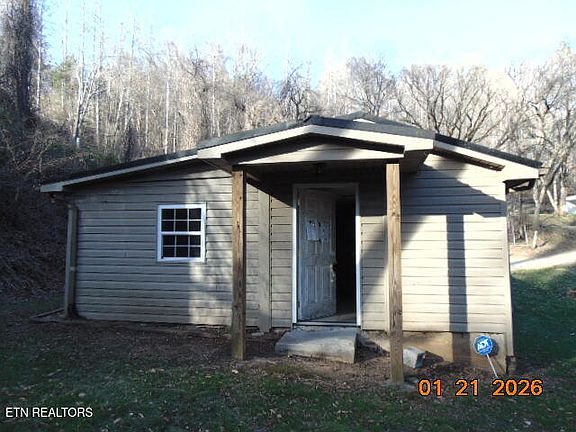 3rd image of 129 Moore Ln