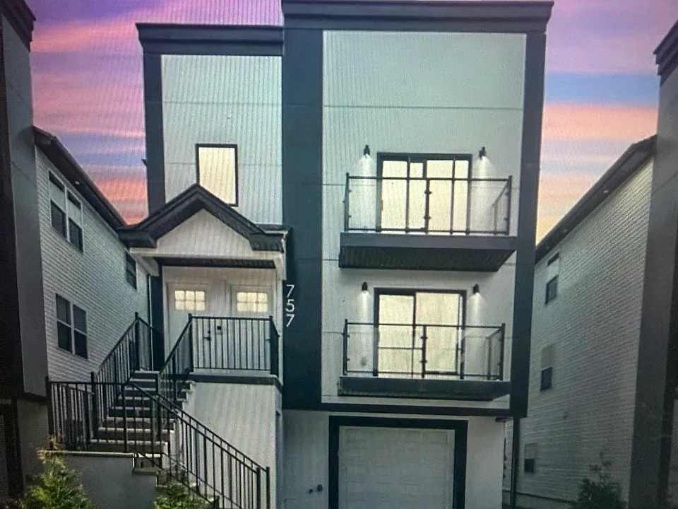 757 Seaport Dr #3
