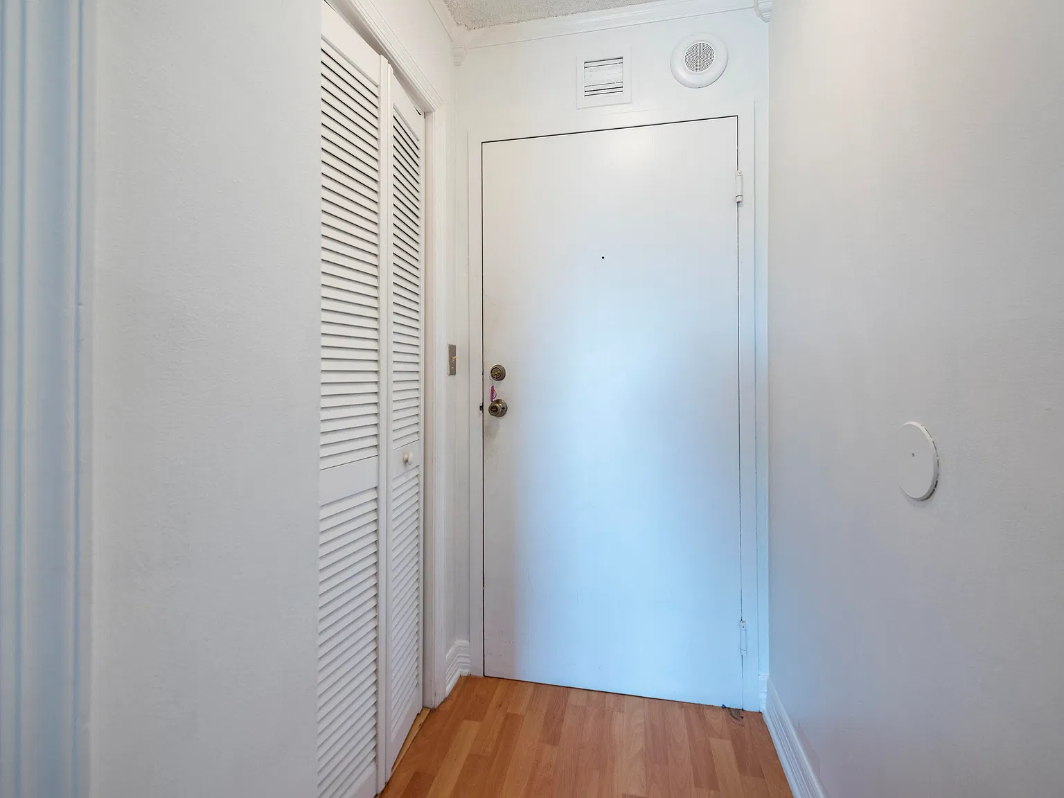 2 bed, 1.0 bath, 850 sqft, $1,900 — Photo 2