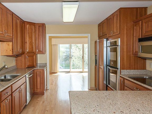 3rd image of 505 Marina Dr