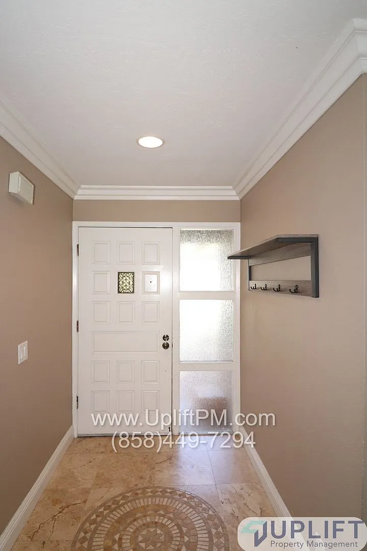 3 bed, 2.0 bath, 1752 sqft, $3,800 — Photo 2