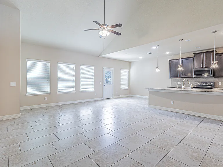 5488 Devonwood St — Photo 5