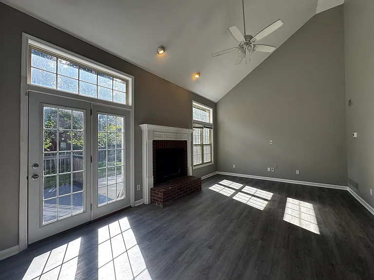 2224 Wilmington Ln — Photo 15