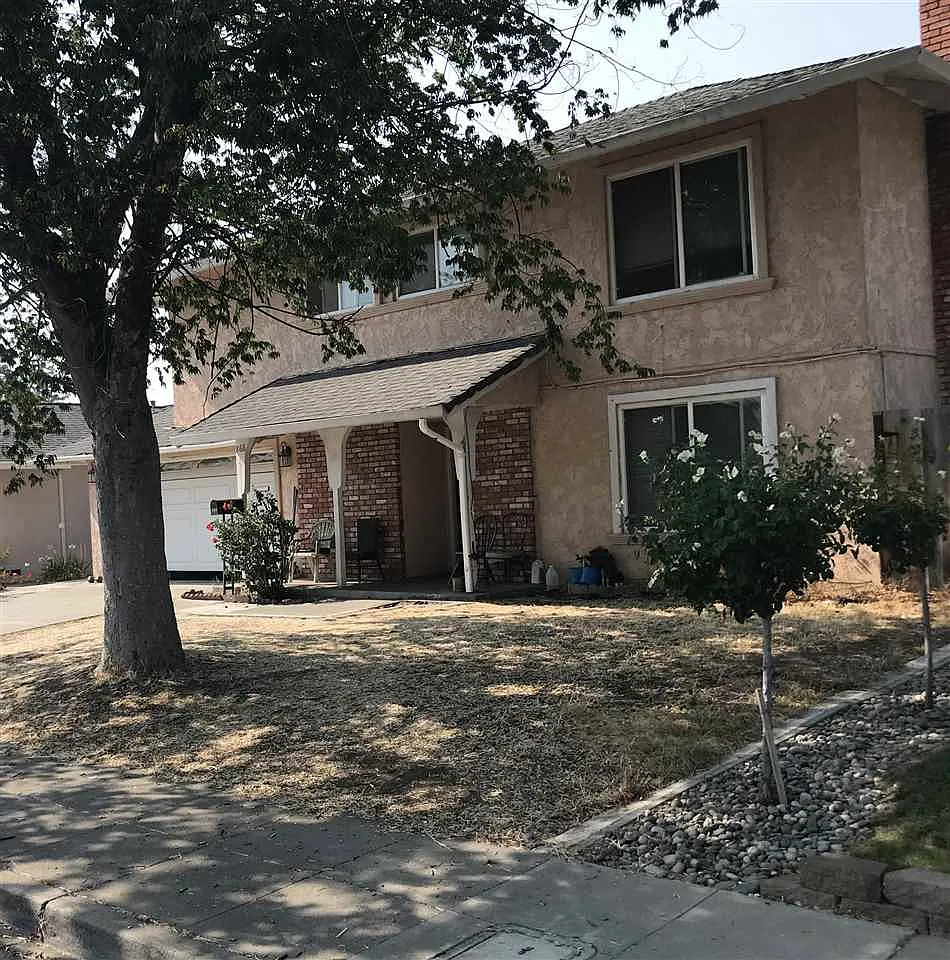 866 Pine St photo 1