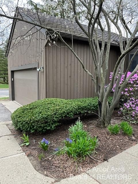 1st image of 18 Eastbury Ct