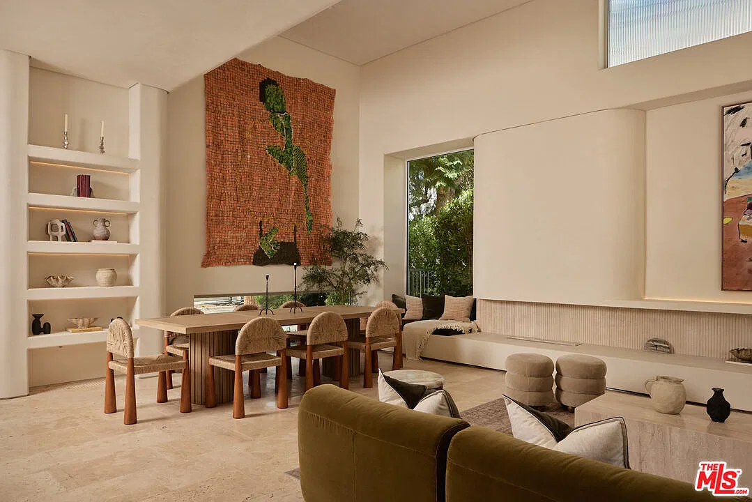 3 bed, 3.5 bath, 2400 sqft, $19,500 — Photo 3