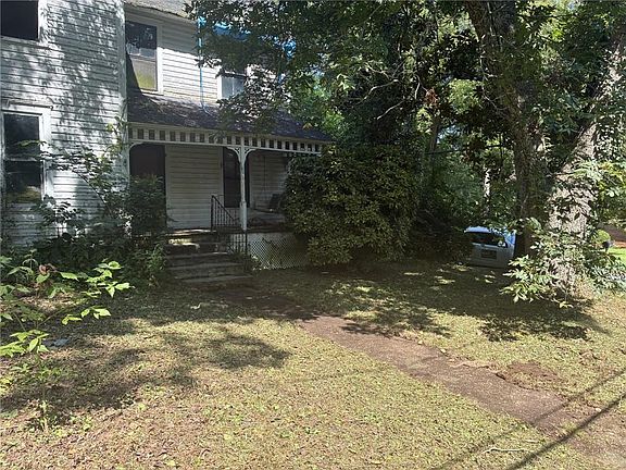 2nd image of 330 Monroe St