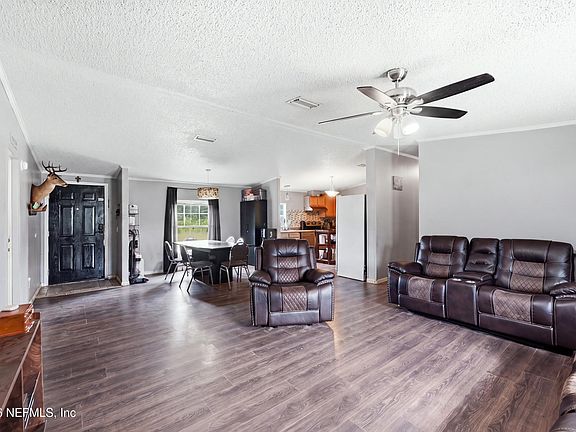 5th image of 85 CURRANT Avenue