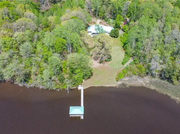 472 Deerchase Rd, Saluda, VA 23149