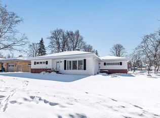 902 Ridgeway Blvd, De Pere, WI 54115