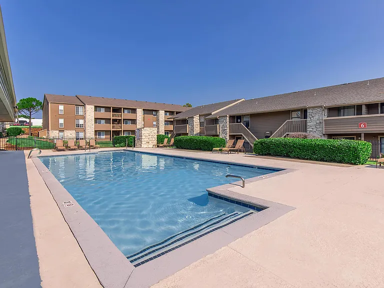 Cobblestone Apartments — Photo 10