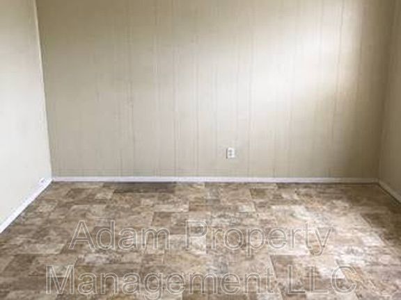 5th image of 1015 Hall Ave #28