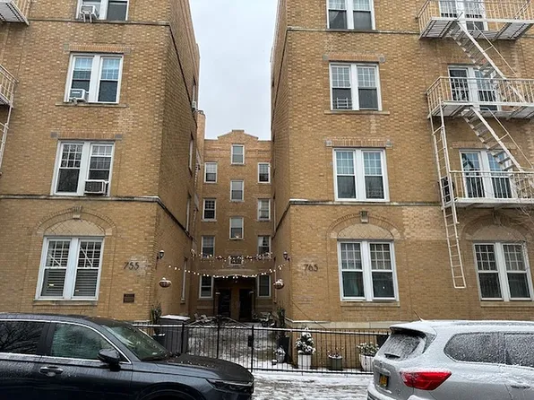 755 42nd St #14A, Brooklyn, NY 11232