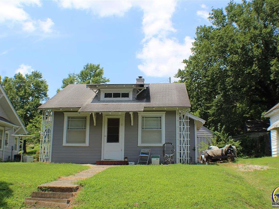 2nd image of 205 S 5th St