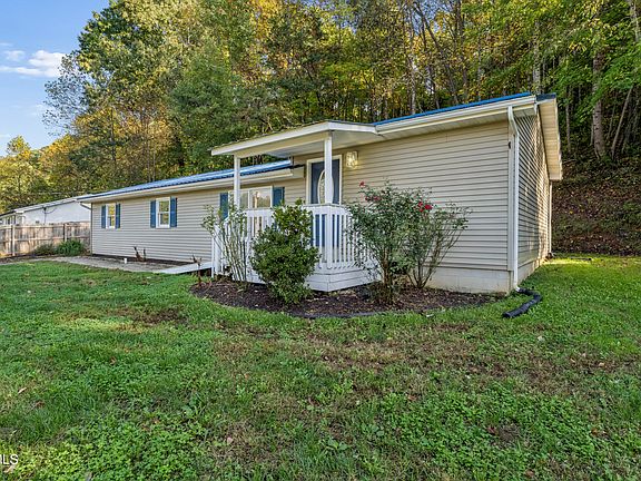 4th image of 375 Jenkins Hollow Rd