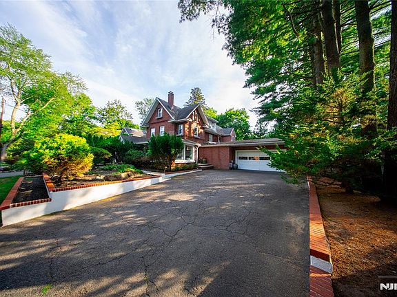 2nd image of 21 Meadow St