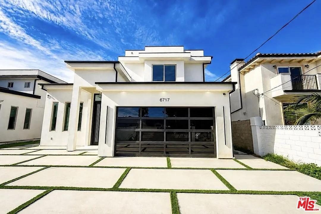 5 bed, 5.0 bath, 2700 sqft, $8,000 — Photo 1