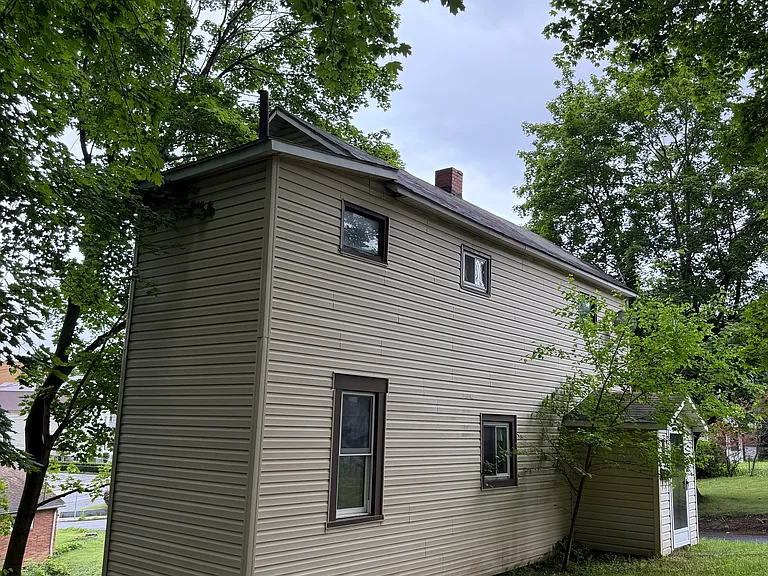 133R Sell St — Photo 2