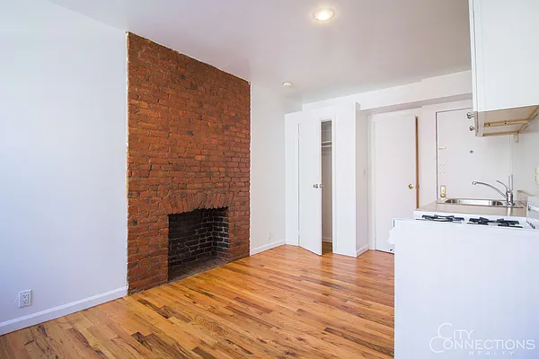 Rented by City Connections Realty | media 9