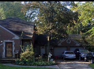20260 Eastwood Dr, Harper Woods, MI 48225